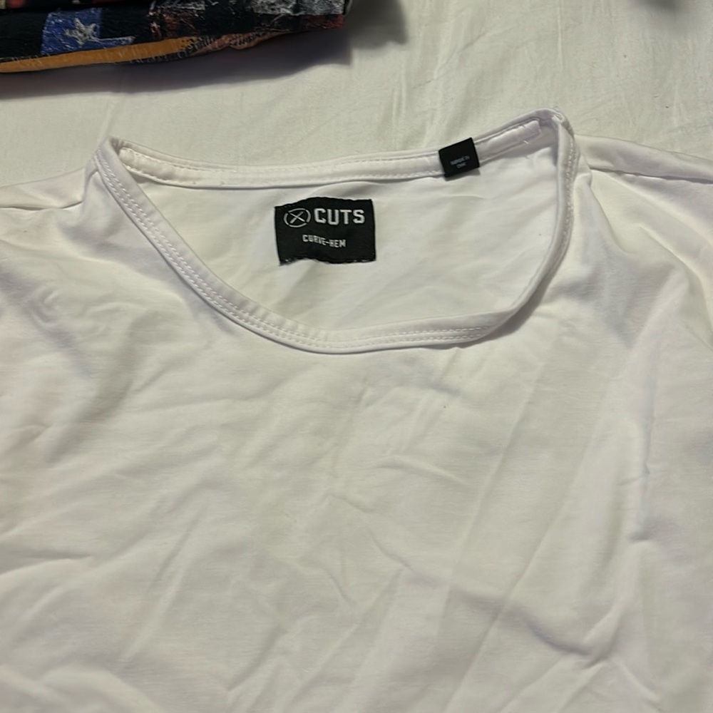 Cuts long sleeve